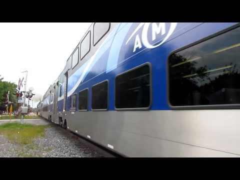 AMT: F40PHR #302 coupled with Bombardier Multilevel and F40PHR # 411