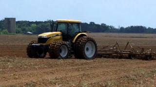 preview picture of video 'Challenger MT675C pulling a chisel plow in Atmore, AL'