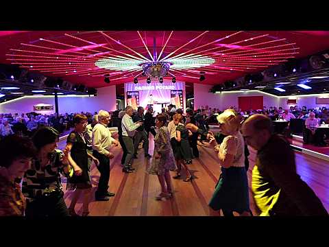 Damien POYARD. On danse sous un ciel  étoilé au dancing " Le LOOPING " (71).