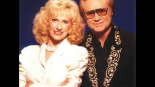 George Jones and Tammy Wynette- They&#39;re Playing Our Song