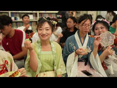 中国語学科 「月の円満な団欒、中秋の情」日本在住の華人たちと一緒に月餅を楽しむ