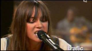 Cat Power &amp; Buddy Guy Acoustic song - Come on in my kitchen