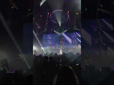 Taeyang 2017 White Nite World Tour in Taipei. Fantastic baby with Seungri2/2