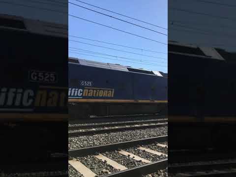 Pacific National G541 and G525 hauls Long Island Steel Train