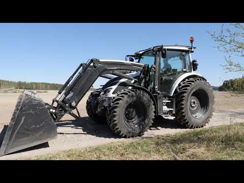 Valtra G135 Active: Frontlader-Anbau