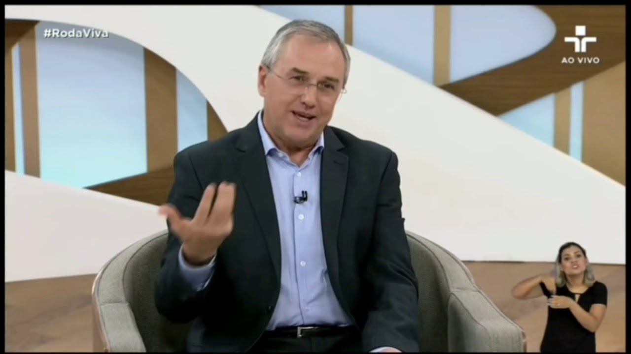 A igreja católica e a escravidão. A igreja não só apoiava a escravidão, com também tinha escravos.