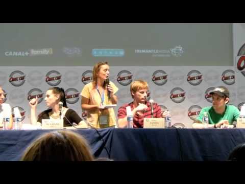 Comic Con France 2011 - Merlin - We love you Katie