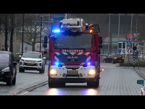 P1, Brandweer Leeuwarden [HW 02-5751] naar afhijsing Willemskade Leeuwarden