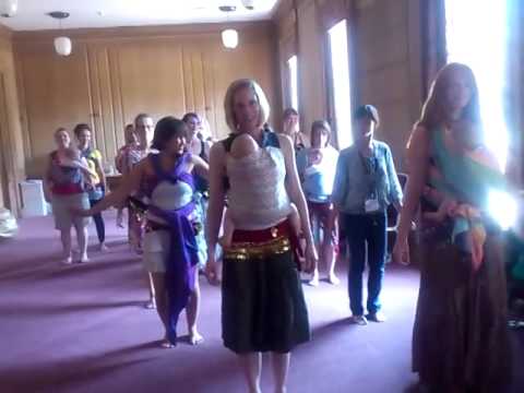 Babywearing bellydance at the European Babywearing conference