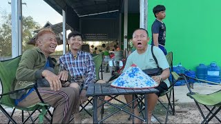 จ่ายค่าแรงคนงานดำนา แต่ว่าอีแม่สอนกับผัวมาหอมกันให้ดู 🙄🙄