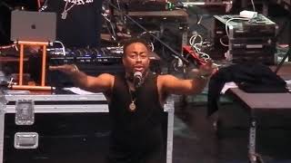 &#39;The Love King&#39; Raheem DeVaughn - &quot;I Don&#39;t Care&quot; (LIVE)