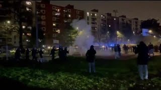 La guerriglia a Bologna, disordini al Pilastro con barricate in strada dopo le tensioni allo sgom...