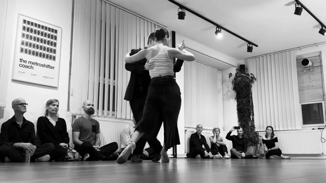 Video thumbnail for Veronica Toumanova and Asya Moiseeva. Tango 1/4. (D'Agostino - Esta noche en Buenos Aires)