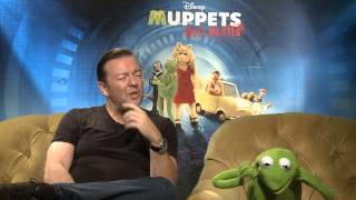 Muppets Most Wanted (2014) Exclusive: Ricky Gervais and Constantine (HD) Ricky Gervais, Ty Burrell