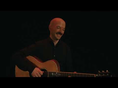 Après tant d’années à fredonner ses chansons, je me suis plongé dans l 