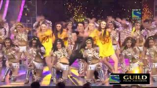 Download lagu akshay kumar best performance     Sony Guild Awards 2016 mp3