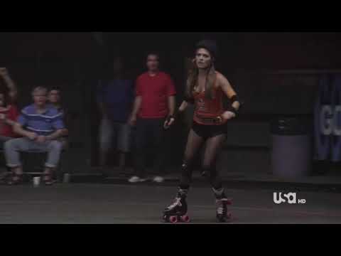 Catfight in Roller Derby - Blond Heroine KOs petite slim villainess