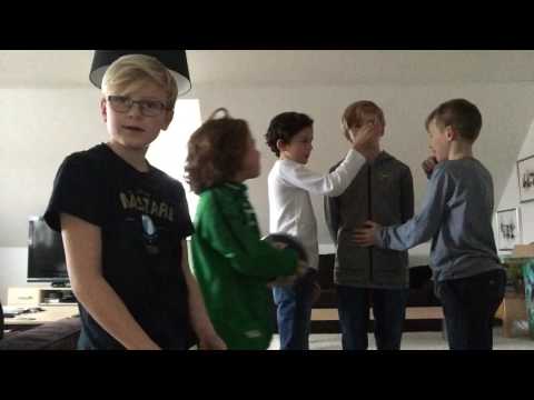 Kör hit or skip med våra vänner!