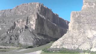 preview picture of video 'Flying the Santa Elena Canyon'