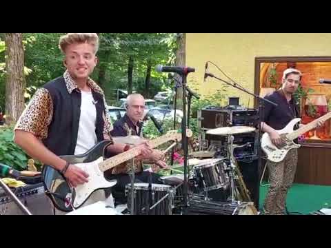 Cagey Strings 2022 mit Louis im Troja - Mit'm Frosch im Hois