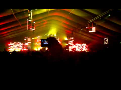 Audiotistic 2011 Porter Robinson drops  'Big booty bitches'