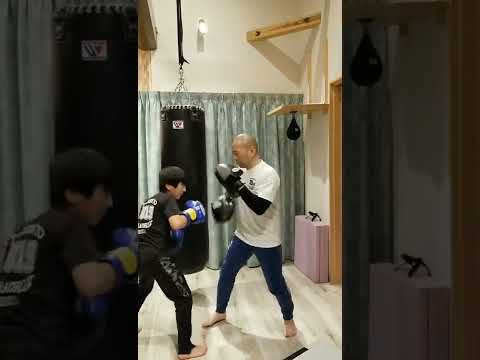 １kmラン　シャドー　フットワーク練習後のミット打ち　自宅トレーニング#shorts