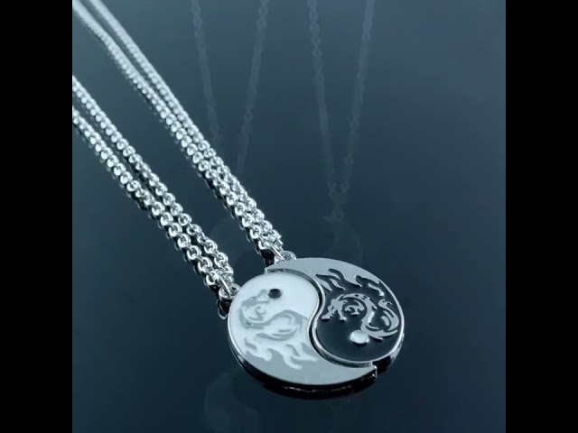 Vídeo relacionado con Yumilok Tai Chi Yin Yang Nocturno Colgante Collar Aleación Medallón Amuleto Colgante de Cadena para Mujer Hombre Luz Azul, Metal Resina, No es una piedra preciosa
