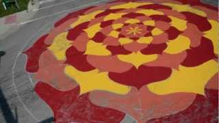 preview picture of video 'Ames Street Art - Painting the mandala'