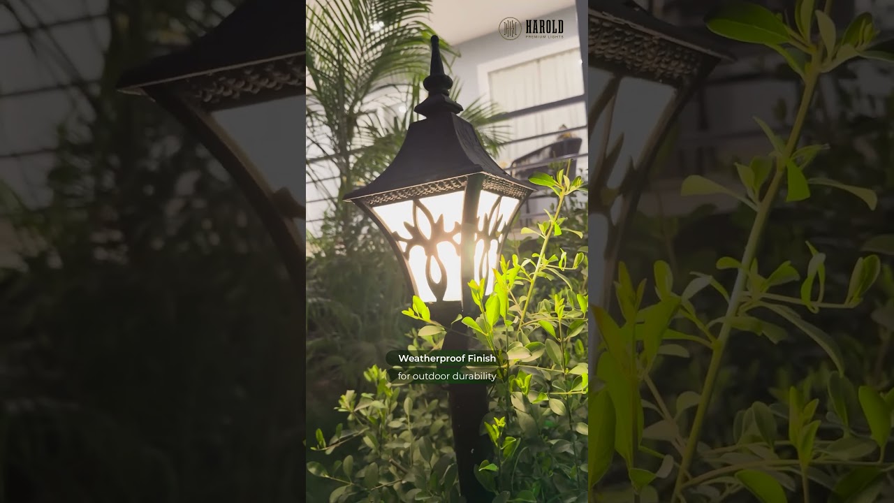 Black Metal Gate Light HL-301 – Stylish & Durable Outdoor Lighting