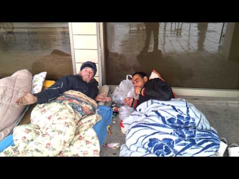 יש אנשים שישנים ברחוב בישראל 2012