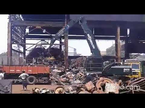 SENNEBOGEN 825  Scrap Unloading from Truck Mobile Machine with Magnet Attachment