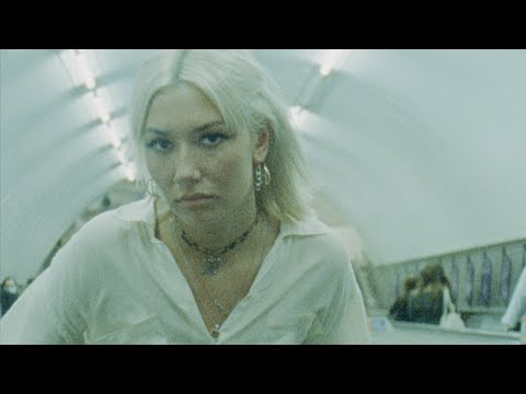 Nieve Ella - Girlfriend (Official Video)