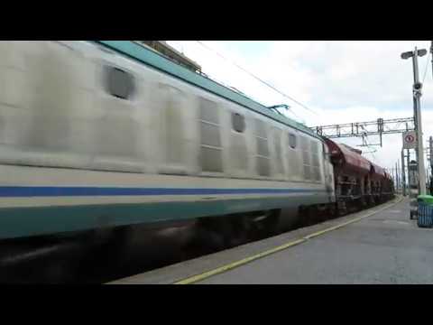 E652.046 IN TRANSITO CON IL SUO MERCIONE A GENOVA VOLTRI