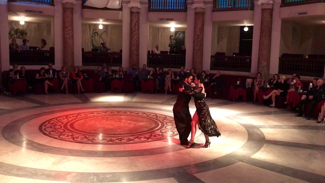 Alexander Moncada Y Lía Selalmazidi , Napoli / Italia - Sin lágrimas