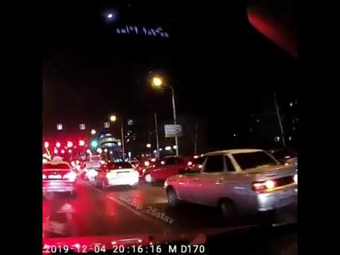 Сдали нервы и водитель пошел на таран в Ставрополе
