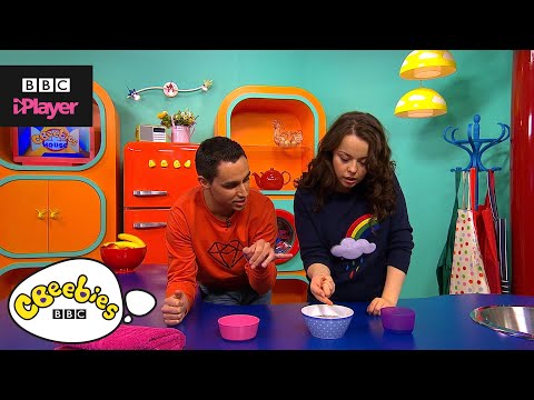 細菌解釋和肥皂是如何工作的!| 肥皂的作用！｜CBeebies House (Germs Explained and how soap works! | CBeebies House)