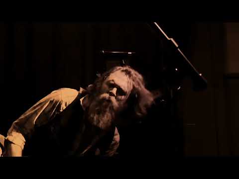 David Newbould: "Powderfinger" 