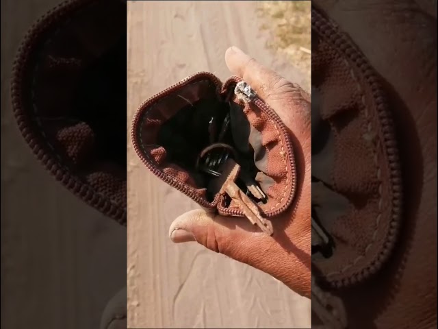 Vídeo relacionado con Keptfeet Monedas Falsas Tesoro enterrado - 100 Piezas Monedas Caza del Tesoro Pirata - Tesoro enterrado PP Monedas Juego para niños Fiesta temática Props Decoración, Oro