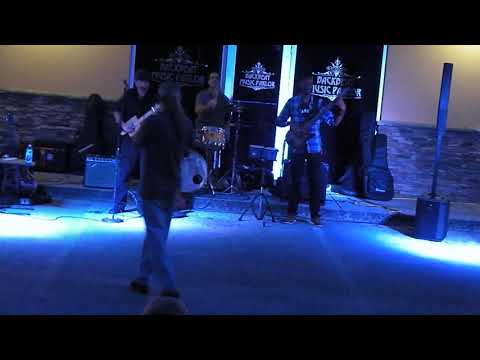 CIGAR BOX GUITAR MADE & PLAYED BY J.P. SOURS HERE AT BACKBEAT MUSIC PARLOR, VERO BEACH  FL, 06-11-20