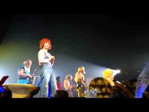 Chuky Yesung throwing away an apple / SS4 BKK 120318