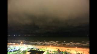 preview picture of video 'Shelf Cloud over Hotel in Galveston.mp4'