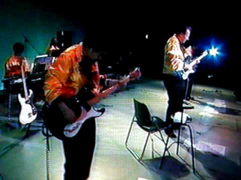 NOKIE EDWARDS of The VENTURES "Needles & Pins"