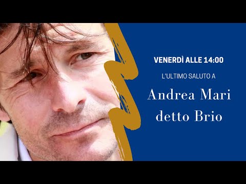 L'ultimo saluto ad Andrea Mari detto Brio, l'arrivo del feretro in piazza del Campo.