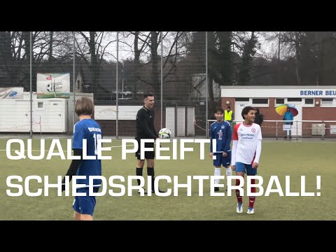 Schiedsrichterball & nicht Spieler-Ball. Qualle macht darauf aufmerksam, dass er erst anpfeifen muss