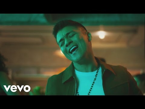 Américo - Ella es mía (Official Video)