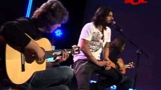 Melendi acompañado de Josete Ordoñez con su Guitarra Francisco Bros en directo.