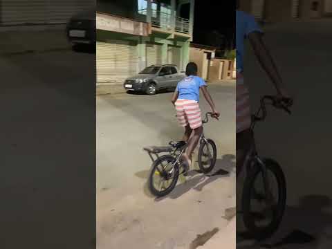 O menor errando o grau 🤣