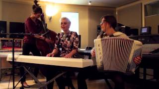 Slyle Gig #2: Elaiza - Is It Right