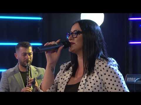 Aneta i Grupa Molika - Rodila se mala devojcica (Art Studio Production Live TV Show)