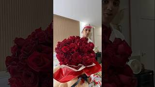 Emilly Vick ganhou presente #emillyvickof #leo #musica #amor #rosas #rosa #viralvideo #foryou #2026